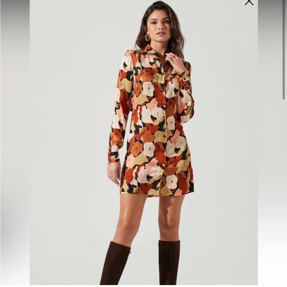๐(NWT) ASTR the Label Long-Sleeved Satin Floral Shirt Dress. XL - Picture 6 of 8
